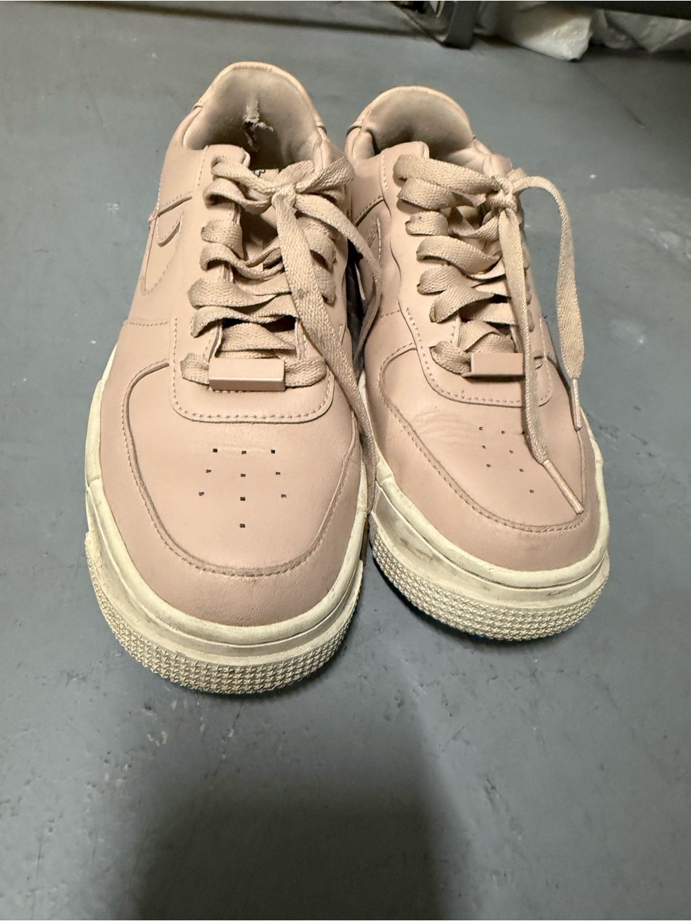 Nike Airforce 1 Sneakers in beige